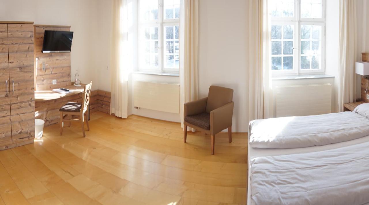 Klosterhotel Kreuz Mariastein ภายนอก รูปภาพ