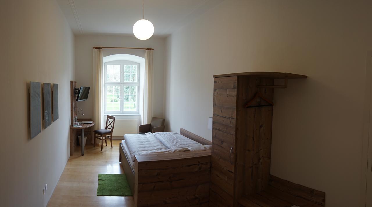 Klosterhotel Kreuz Mariastein ภายนอก รูปภาพ